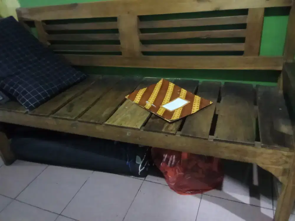 Kursi kayu biasa panjang 1,5 m
