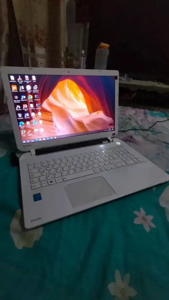 Laptop Toshiba layar gede 15.6 inc SSD 256gb