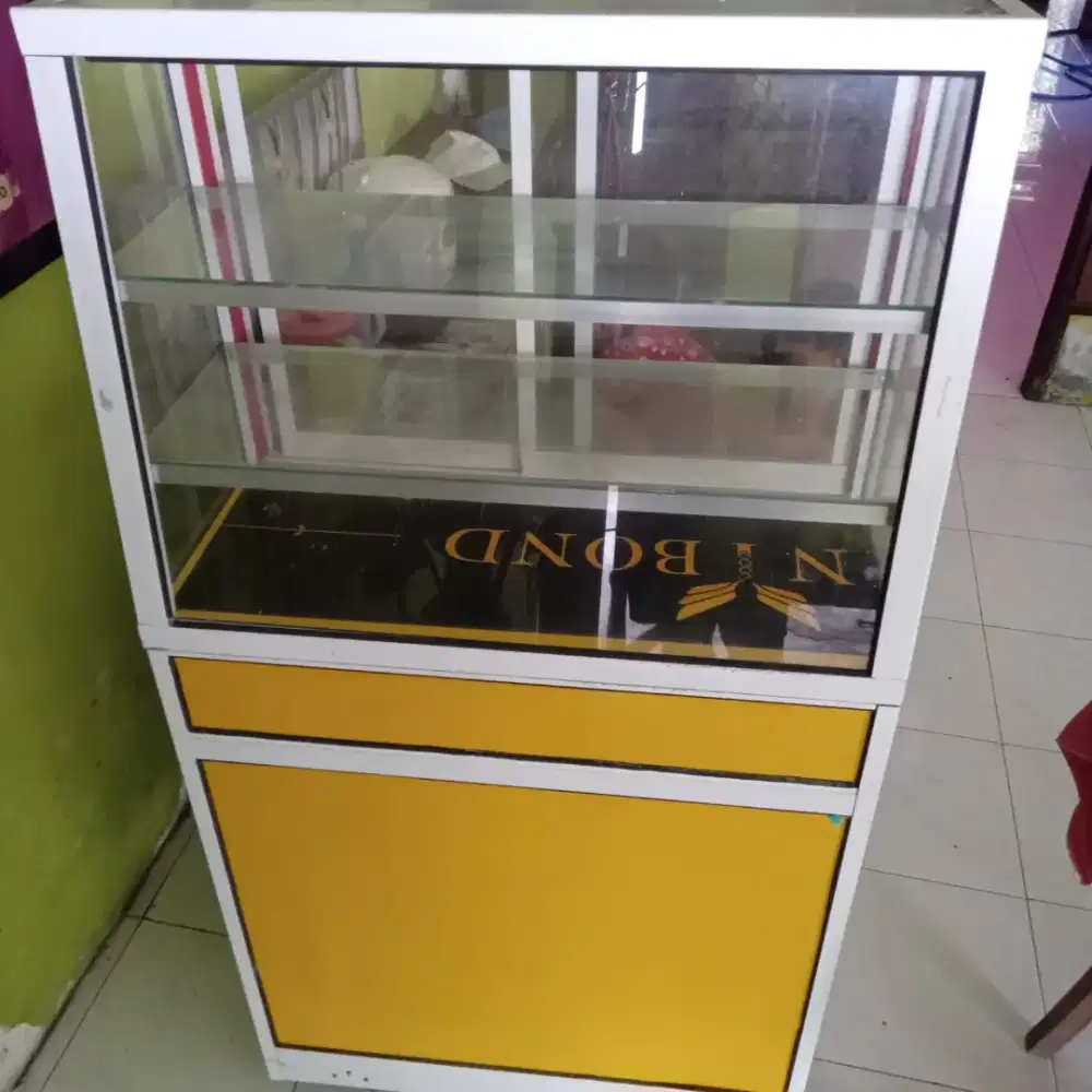 Etalase kaca pvc siap pakai nego cod rungkut ganku