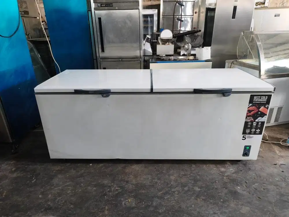 Freezer box  Merk GEA Kapasitas 1050L terjangkau