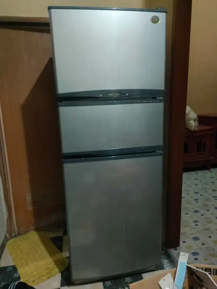 Jual Kulkas Jumbo merk LG 3 pintu