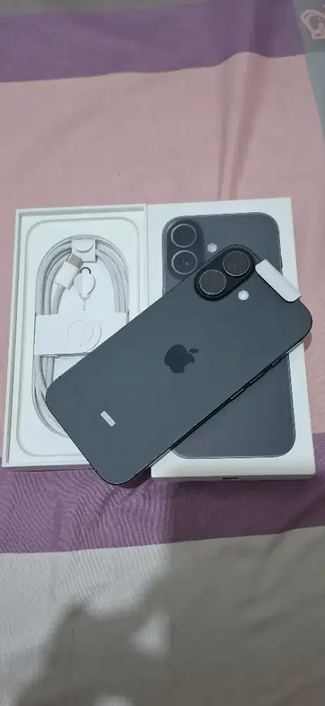 Iphone 17 basic 256 garansi ibox 100% mulus