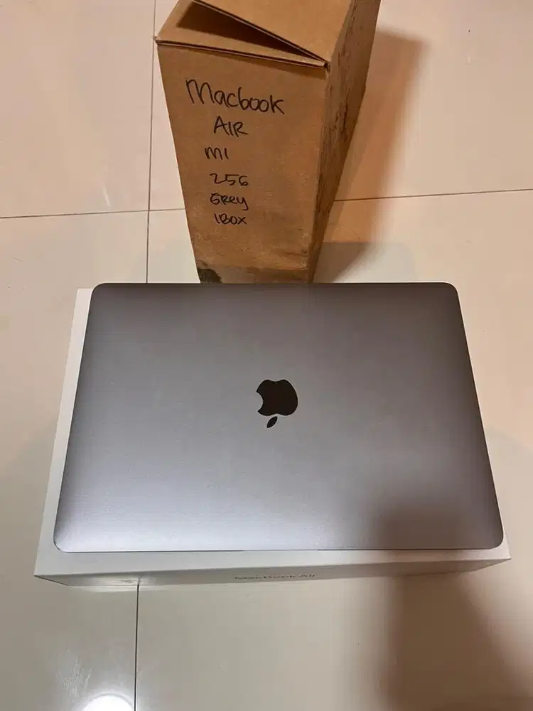Macbook air M1, 8/256, grey Ibox