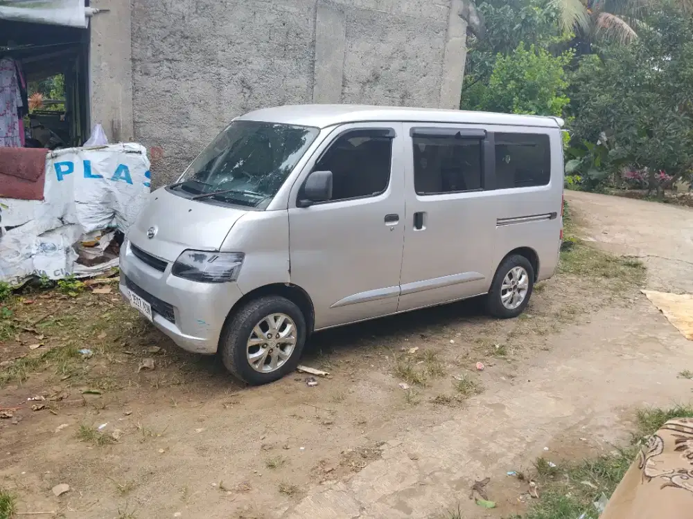 Granmax minibus 1.3 tipe yg tertinggi pintu buka ke atas