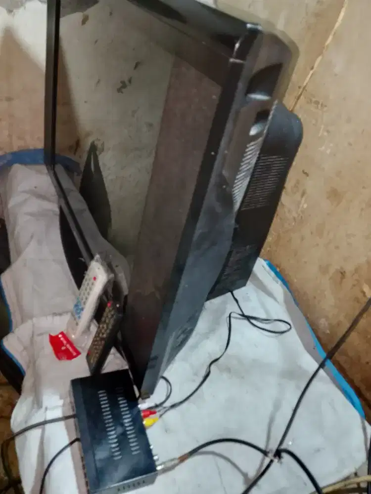 TV 29 slim + STB remot