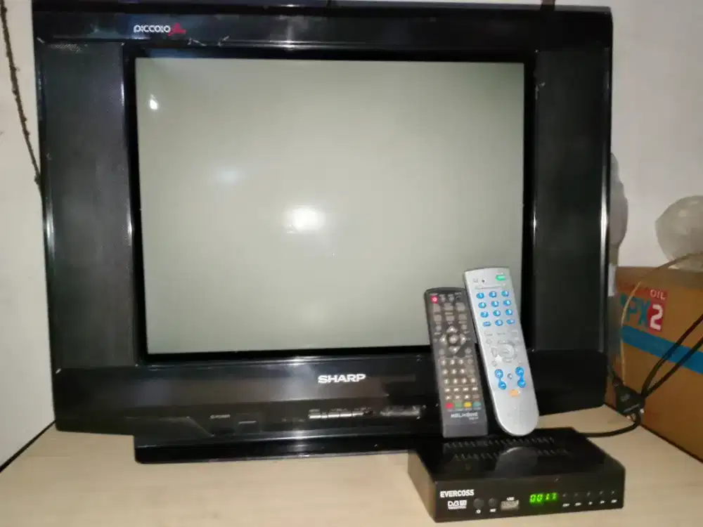 TV 21 slim SHARP + STB remot
