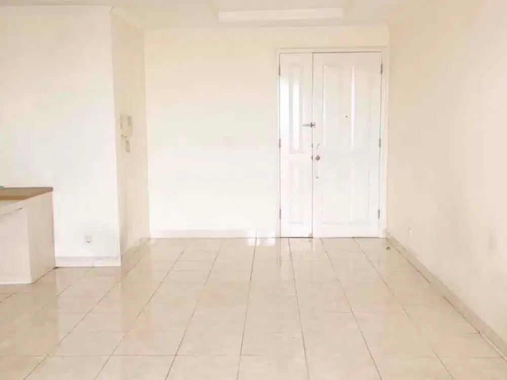 Disewakan apartemen 2 kamar tidur kosongan / semi furnish dekat ke mall of Indonesia dan mall artha gading tower lyon garden lantai 25 di apartemen french walk moi kelapa gading Jakarta utara