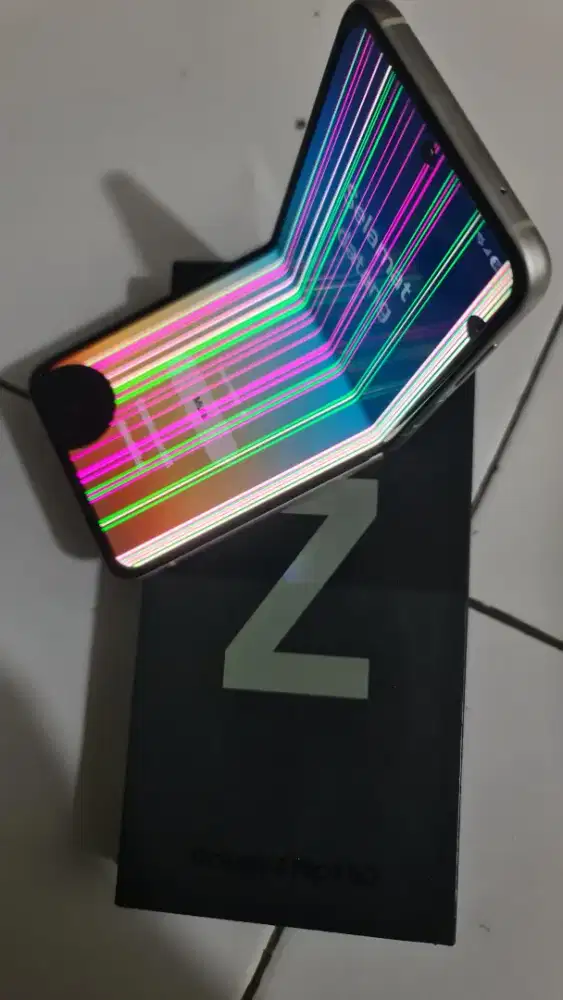 Samsung Flip 3 ram 8/128 ORI SEIN FULLSET minus , sentuhan aman NORMAL