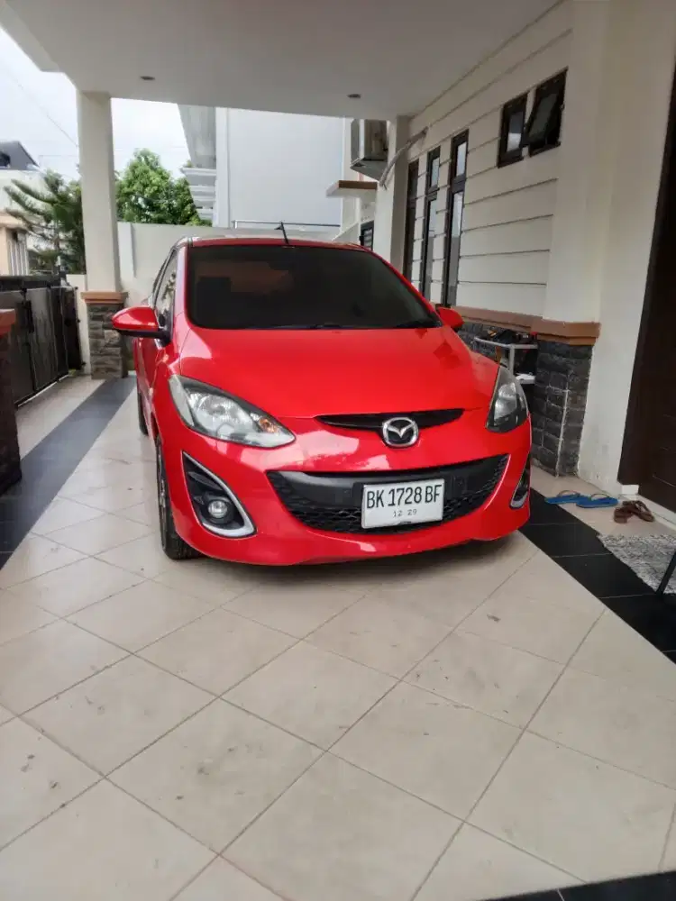Mazda 2 r at pamakain 20121
