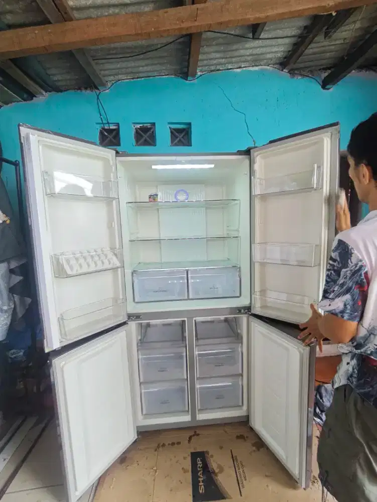 Dijual kulkas merek Aqua inverter 4 pintu