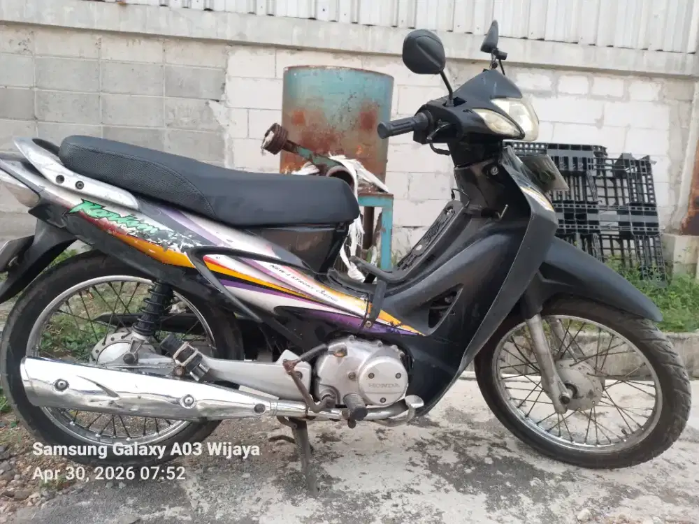 Di jual motor karisma tahun 2005 / 125 Cc.
