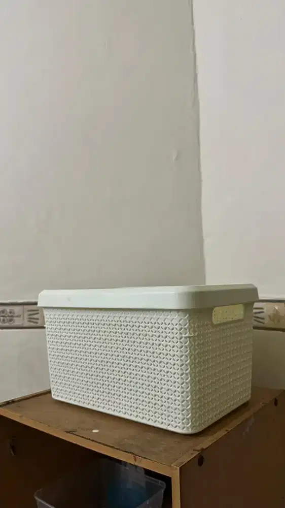 Box Penyimpanan Plastik Serbaguna Motif Rotan + Tutup Putih