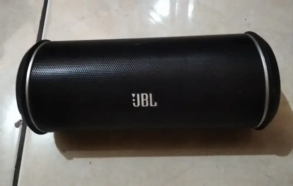 JBL Flip 2 Portable Wireless Bluetooth Speaker. 