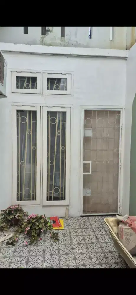 1 set pintu jendela kusen plus teralis  pintu