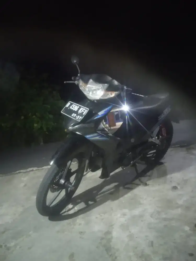 Cari motor Honda absolute Revo