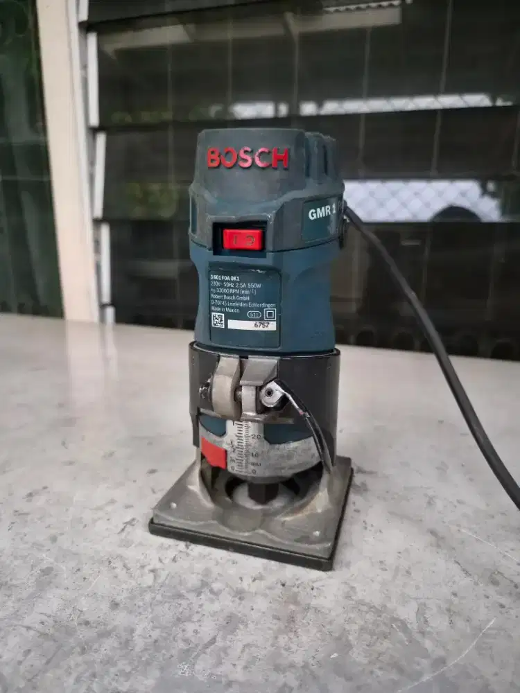 Mesin Router Bosch GMR 1 Proffesional