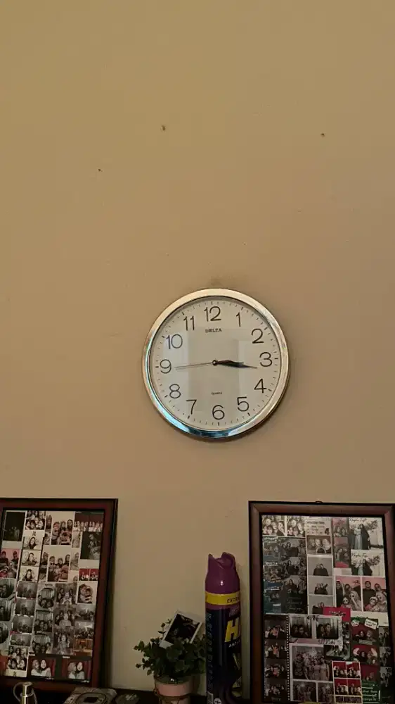 Jam Dinding Minimalis Bulat – Quartz Akurat, Desain Elegan