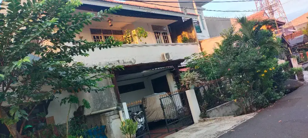 DIJUAL RUMAH SHM  Unik (ada 2 muka rumah)