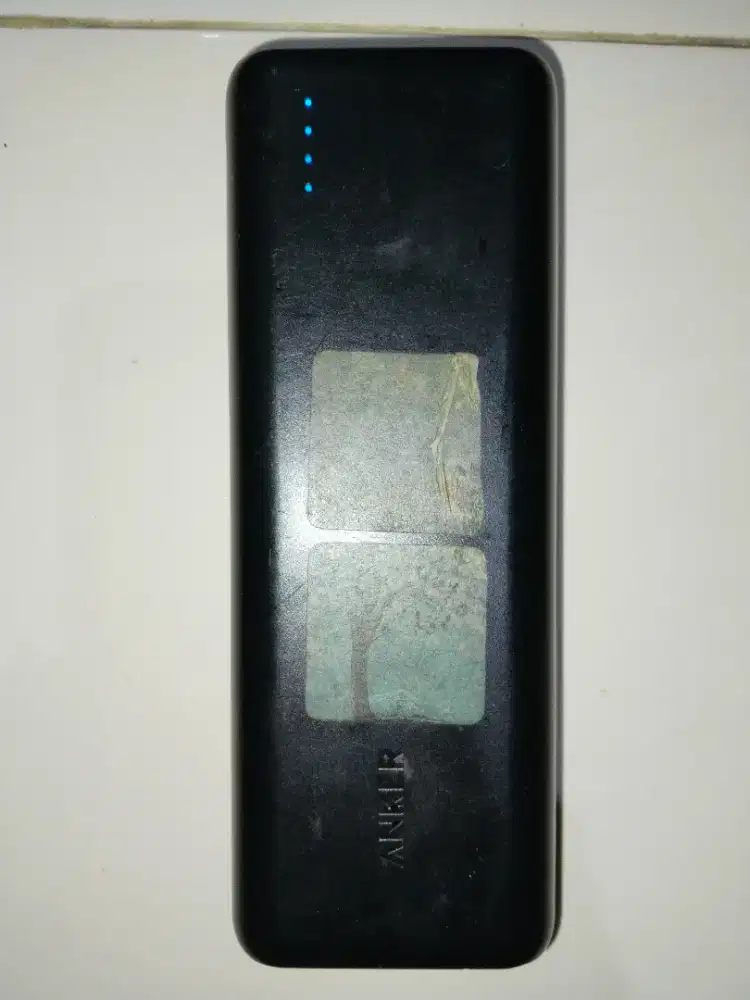 Power Bank Anker. Kapasitas batrai 10.000 mah
