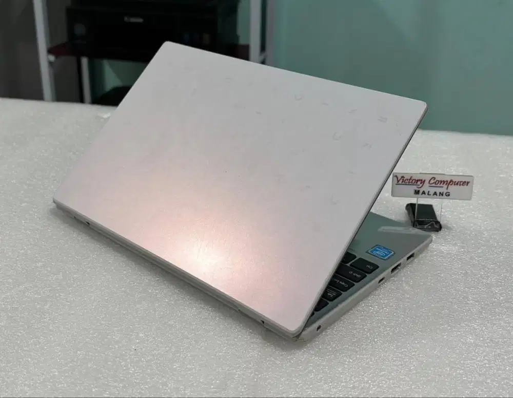Notebook ASUS E210MA SSD 256GB Touchpad bisa jadi Kalkulator