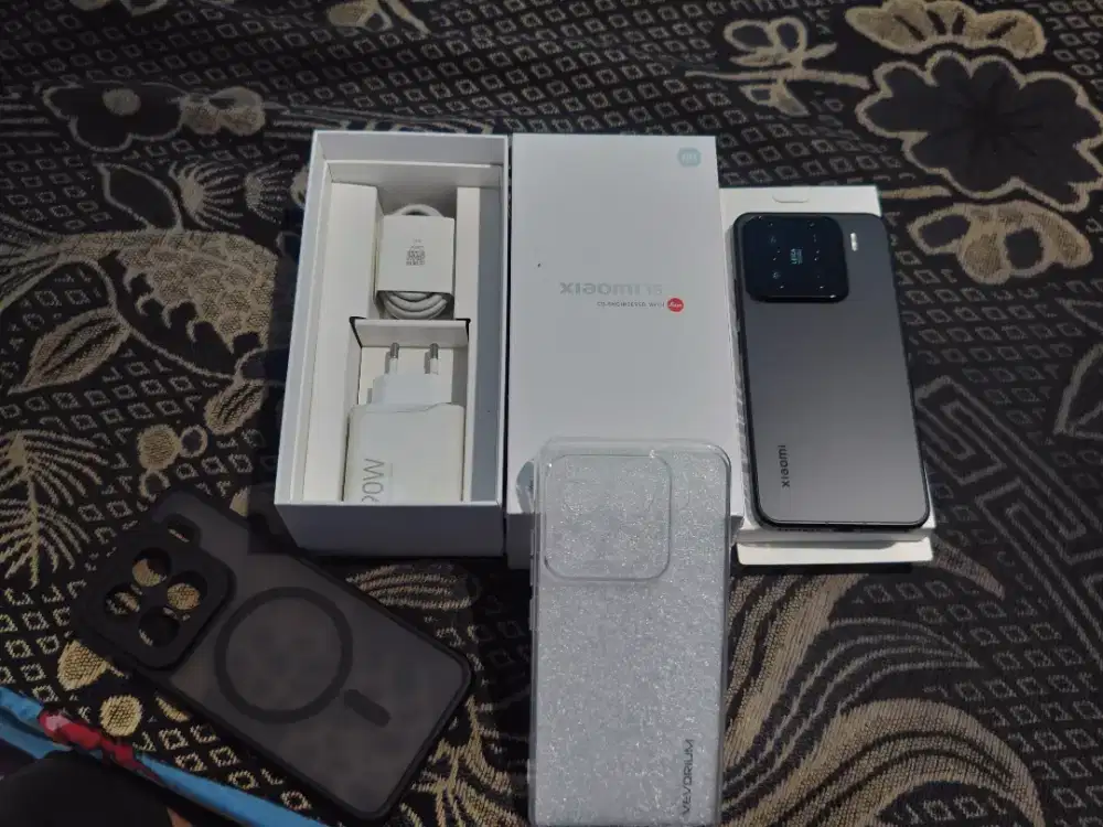 Xiaomi 15 warna hitam