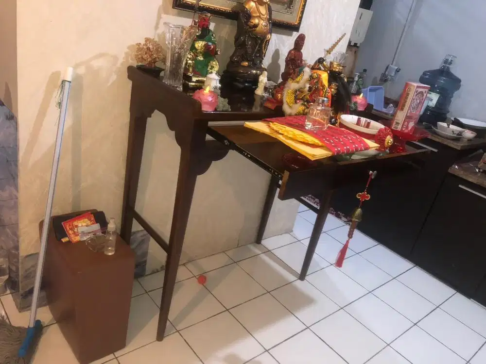Meja Sembayang / Meja Altar