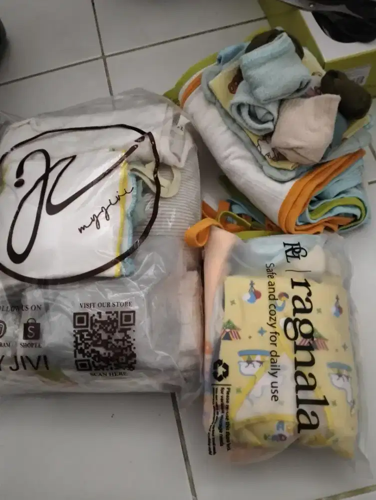 Preloved paket baju bayi Newborn