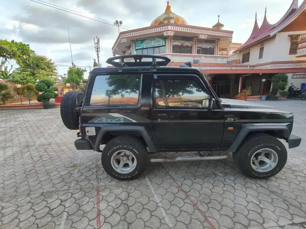 DIJUAL MOBIL TAFT 1992 NEGO TIPIS!!!