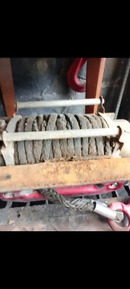 Winch Tabor 9K bekas jarang pakai.,normal lengkap Remote