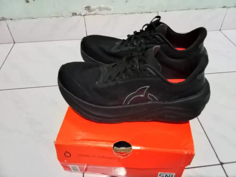 Dijual sepatu running merk ortuseight ukuran 44