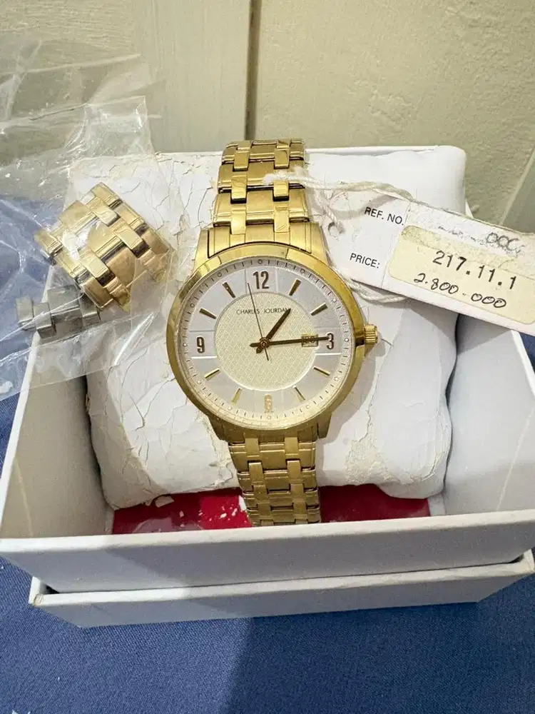 Jam tangan Charles Jourdan