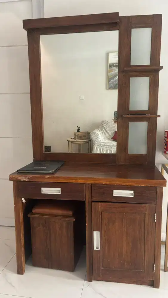 Meja rias + tempat duduk