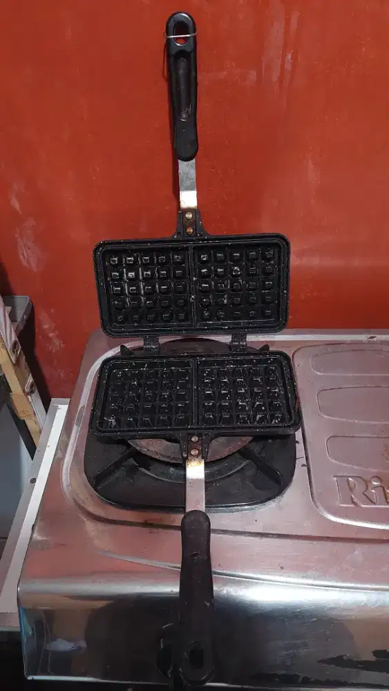 Panggangan Crafel atau cetakan Waffle