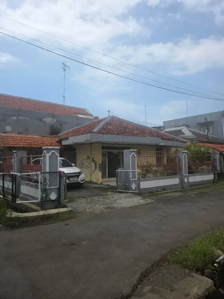 DIJUAL RUMAH STRATEGIS PUSAT KOTA PEKALONGAN (HOEK)