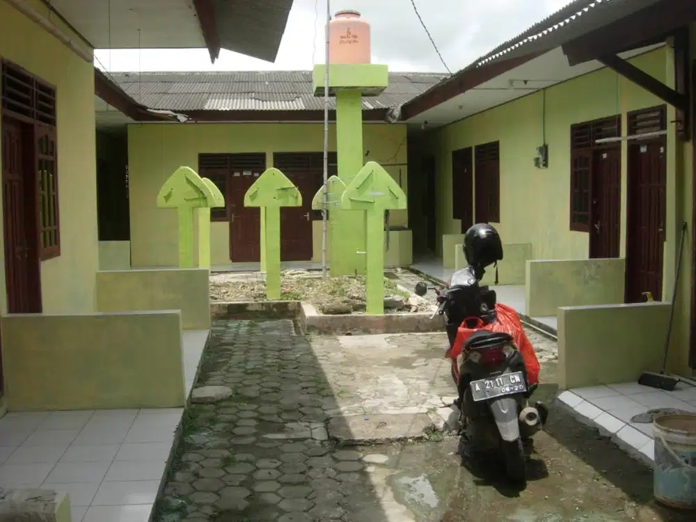 Di jual Cepat Rumah Kos & 2 Kios