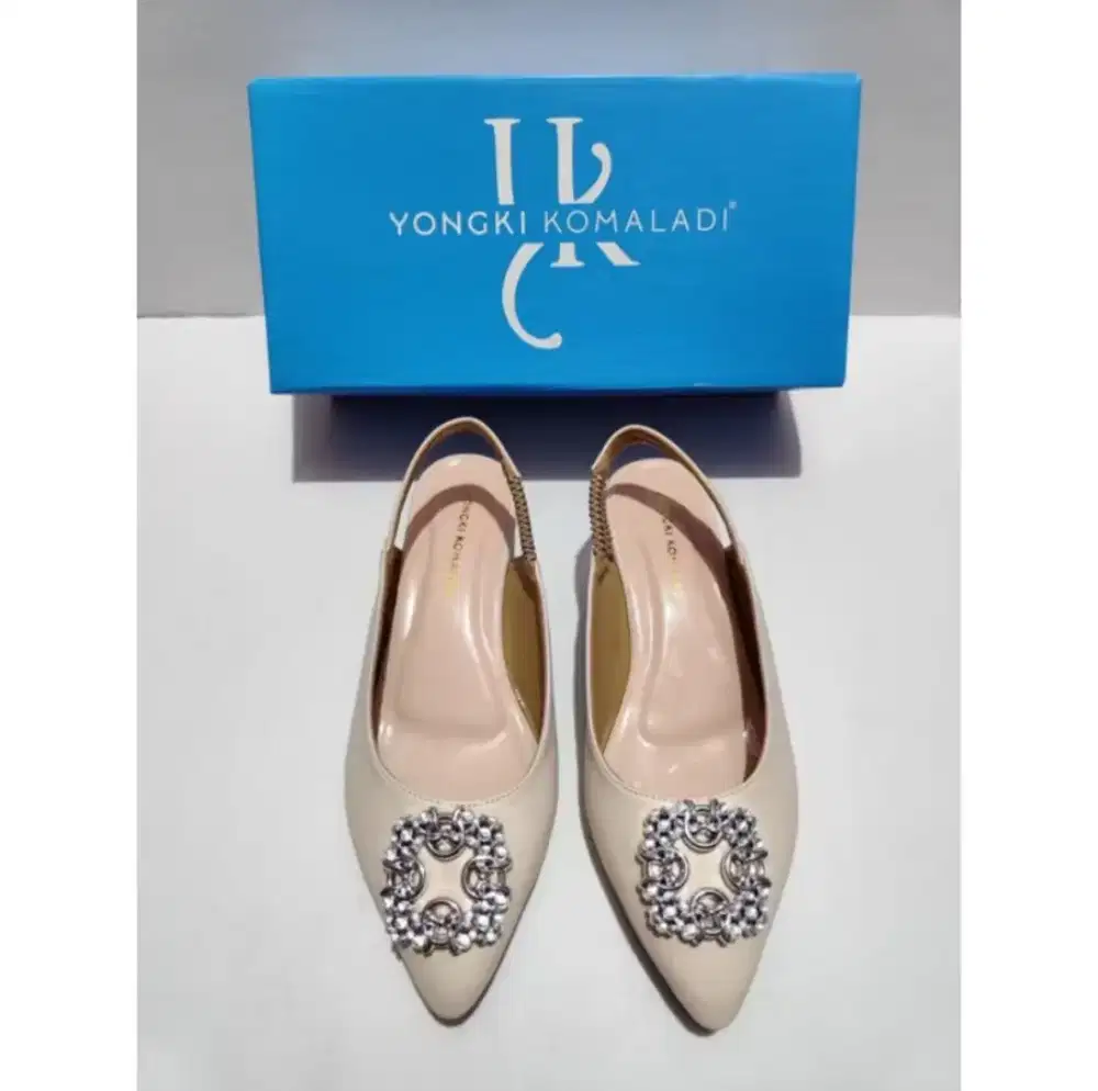 Sepatu high heels