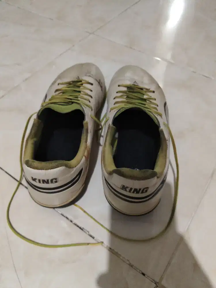Puma king Pro, Size 43 atau 28 cm. Masih layak pakai, bekas .