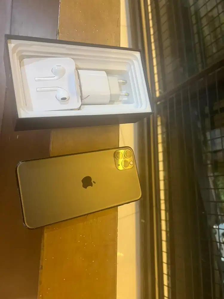 iphone 11 pro max 512gb sesuai judul