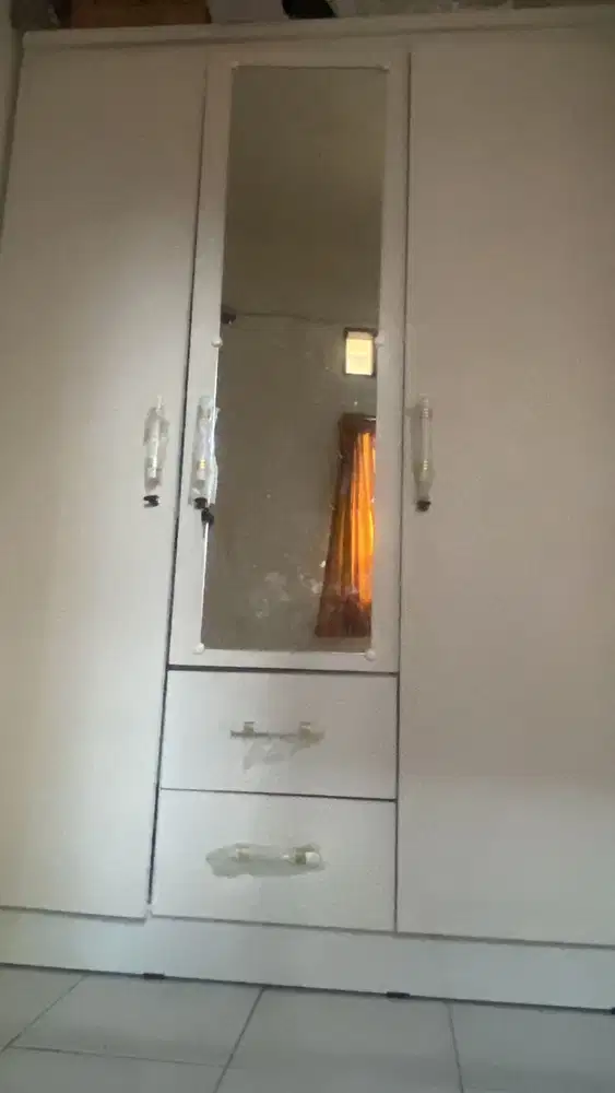 Lemari pakaian 3 pintu