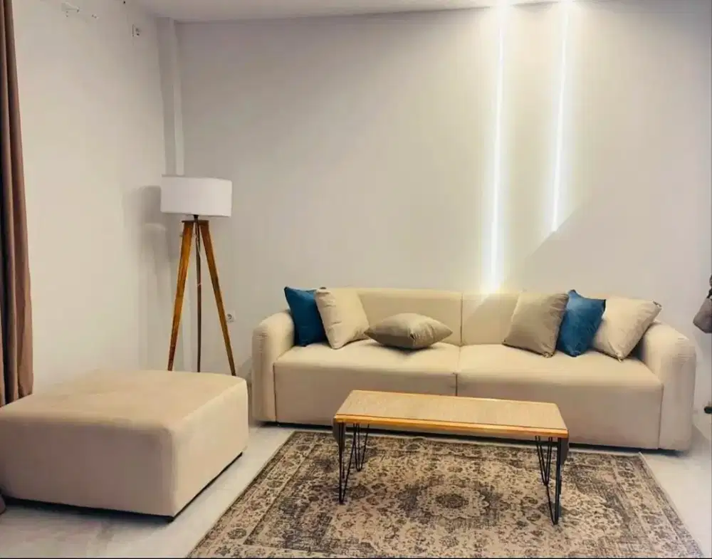 SOFA BESAR DAN STOOL BESAR TANPA MEJA