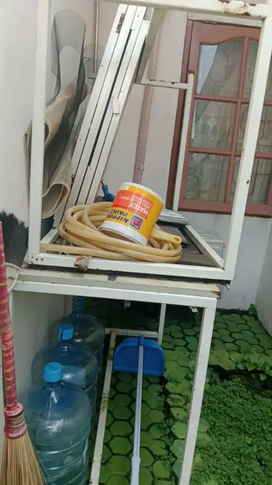 MEJA SERBA GUNA