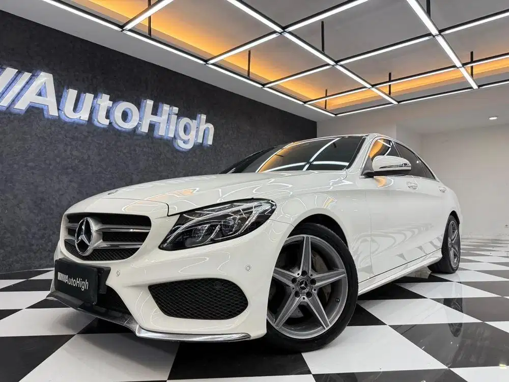 Mercedes Benz C300 AMG 2018 White