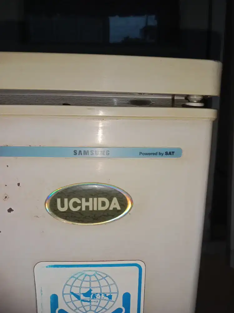 Kulkas pintu 2 atas bawah Uchida normal