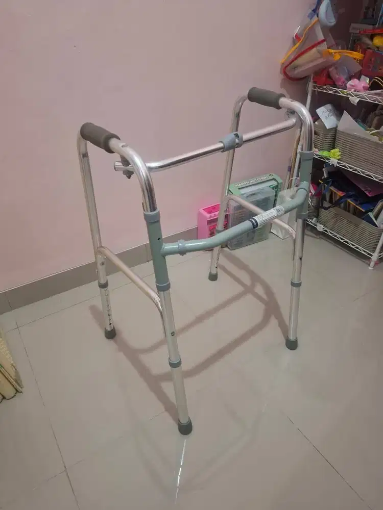 Tongkat Walker Deluxe Onemed Walker Deluxe FS913L – Kondisi Like New
