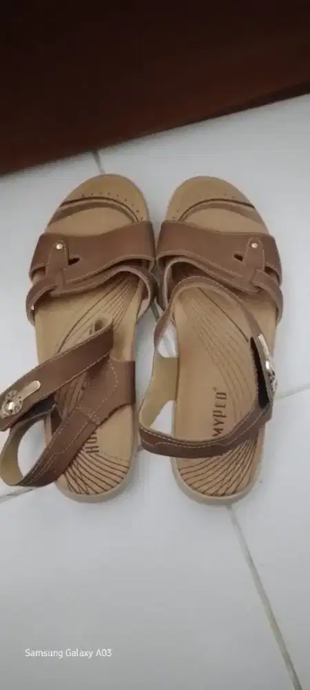 Sandal homyped cewek