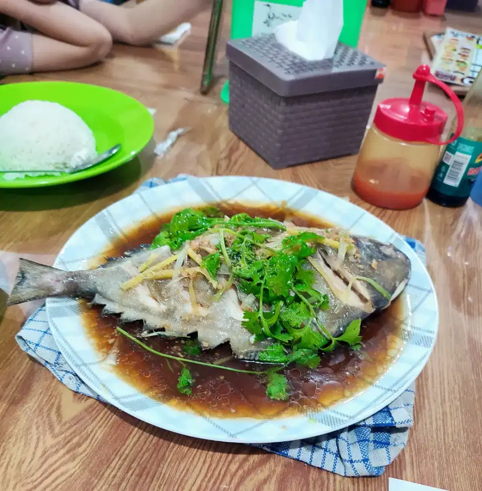 Butuh Helper Resto Pengalaman untuk resto di taman Cibodas)