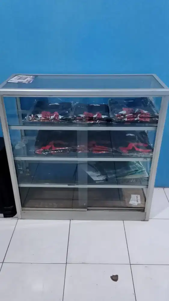 Etalase Konter Etalase Baju dan Meja Kayu