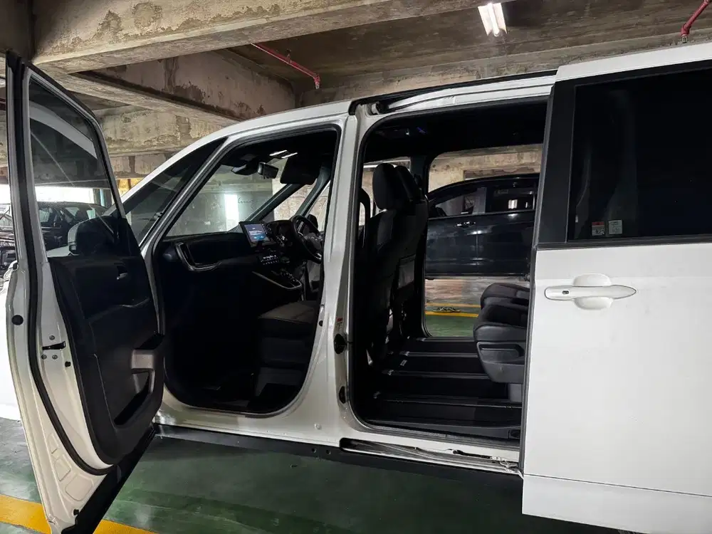 Toyota Voxy 2.0 MPV, PUTIH METALIK, 79048 KM, BEBAS TABRAK & BANJIR