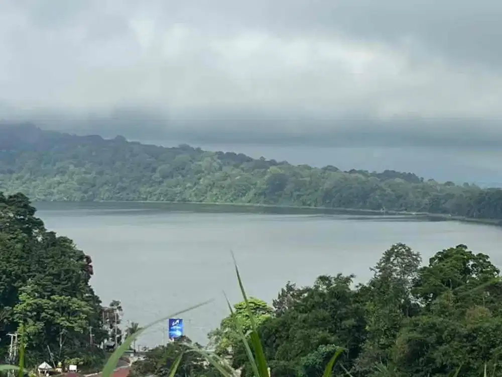 DI JUAL TANAH DENGAN VIEW DANAU DAN GUNUNG. DENGAN ZONA PARIWISATA