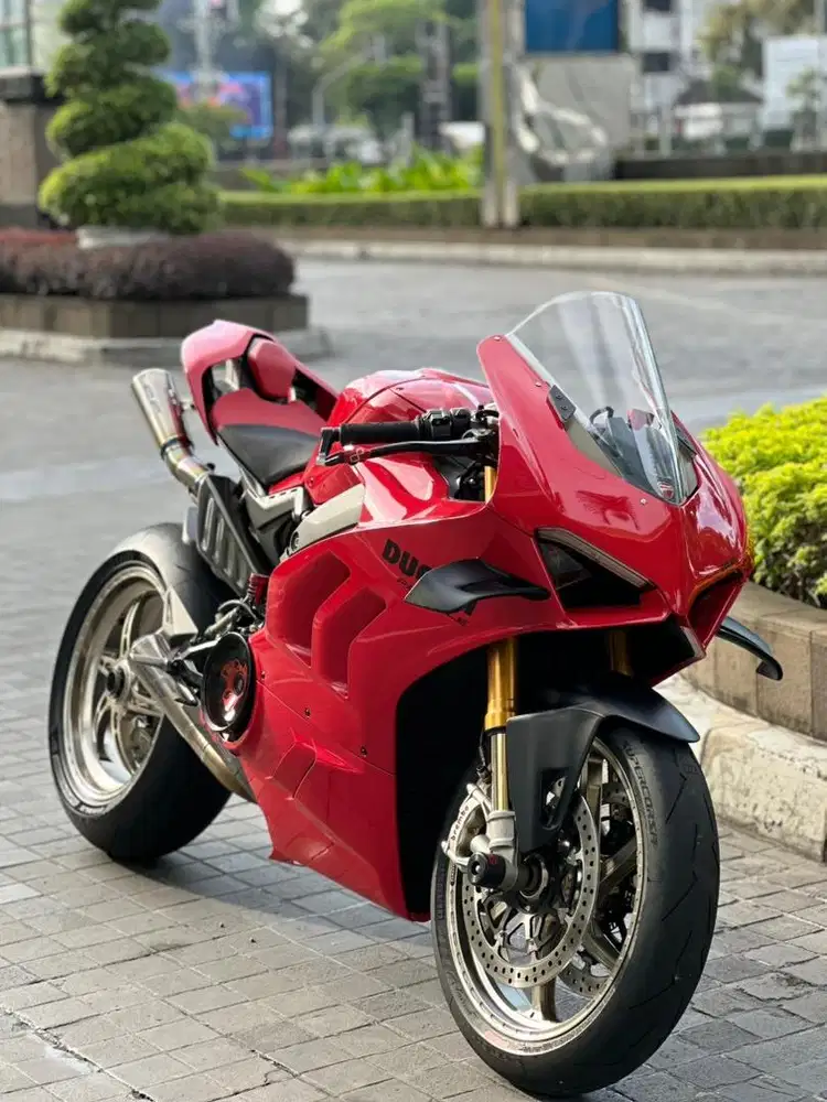 Ducati Panigale V4S 2023 Full Paper